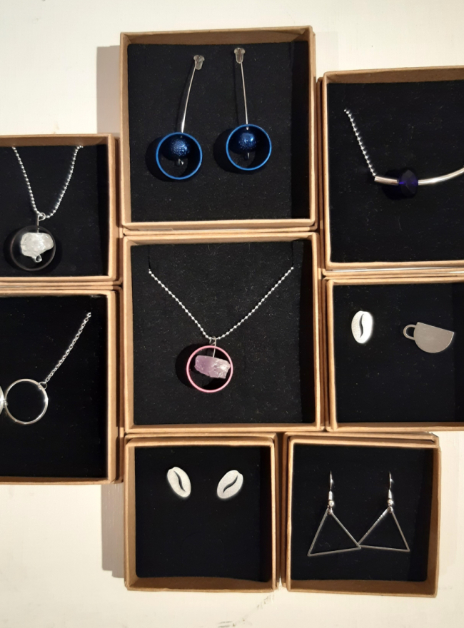 Dílo na komisní prodej Šperky z nerez oceli - náušnice a náhrdelníky